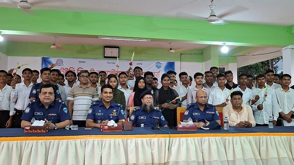 মাত্র ৫৬ টাকায় পুলিশের চাকরি পেলেন ৪৫ তরুণ-তরুণী