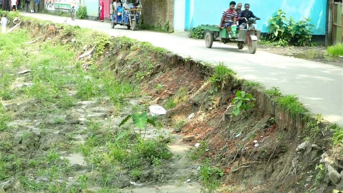এক দিনেই কোটি টাকার বিল, নবীনগরের সড়ক প্রকল্পে বড় দুর্নীতি!