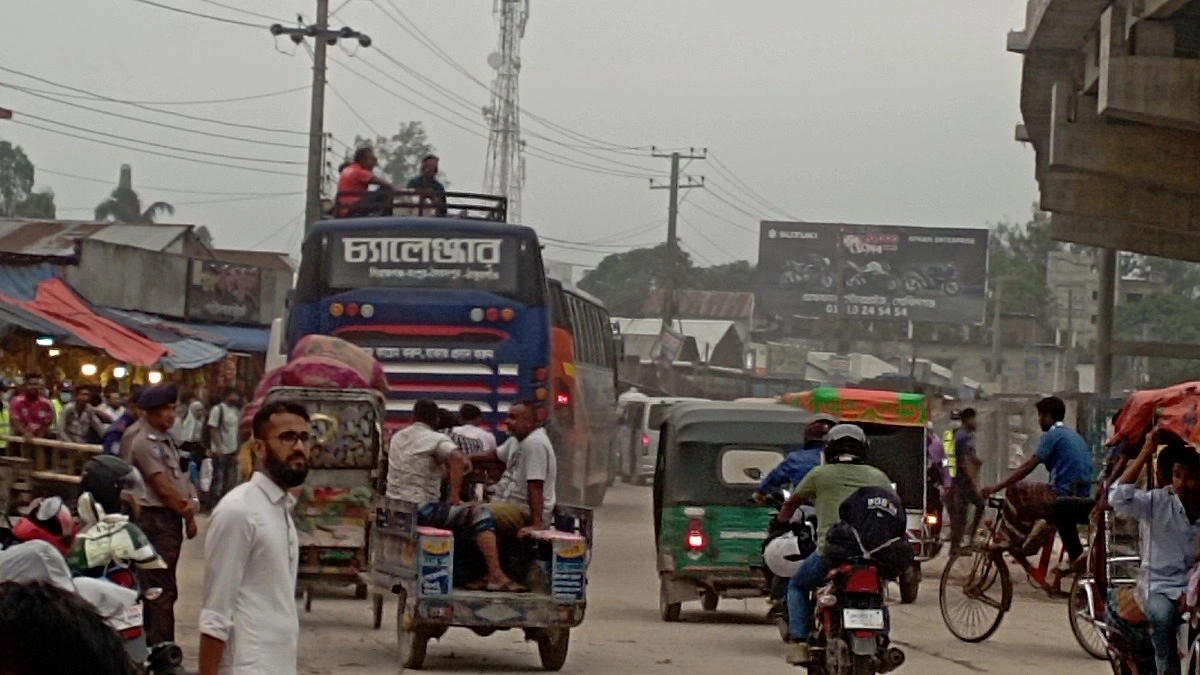 ঢাকা-রংপুর মহাসড়কে ঘরমুখো মানুষের ঢল