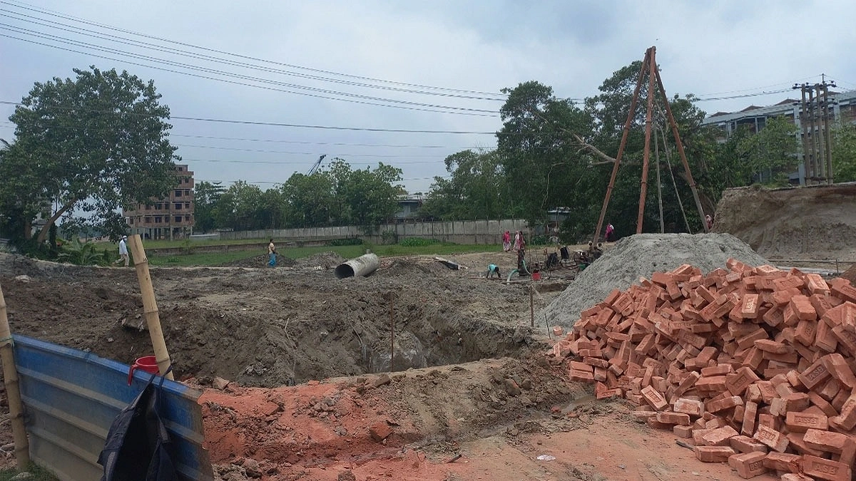 পা‌নি নেই তবুও হচ্ছে সাড়ে ১৩ কোটি টাকার সেতু