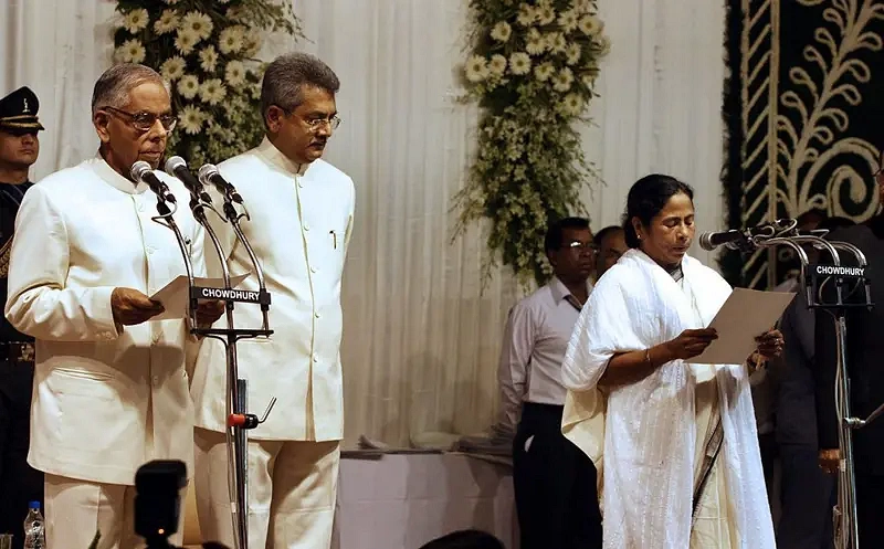 ২০১১ সালে প্রথমবার মুখ্যমন্ত্রী হিসেবে শপথ নিচ্ছেন মমতা ব্যানার্জী