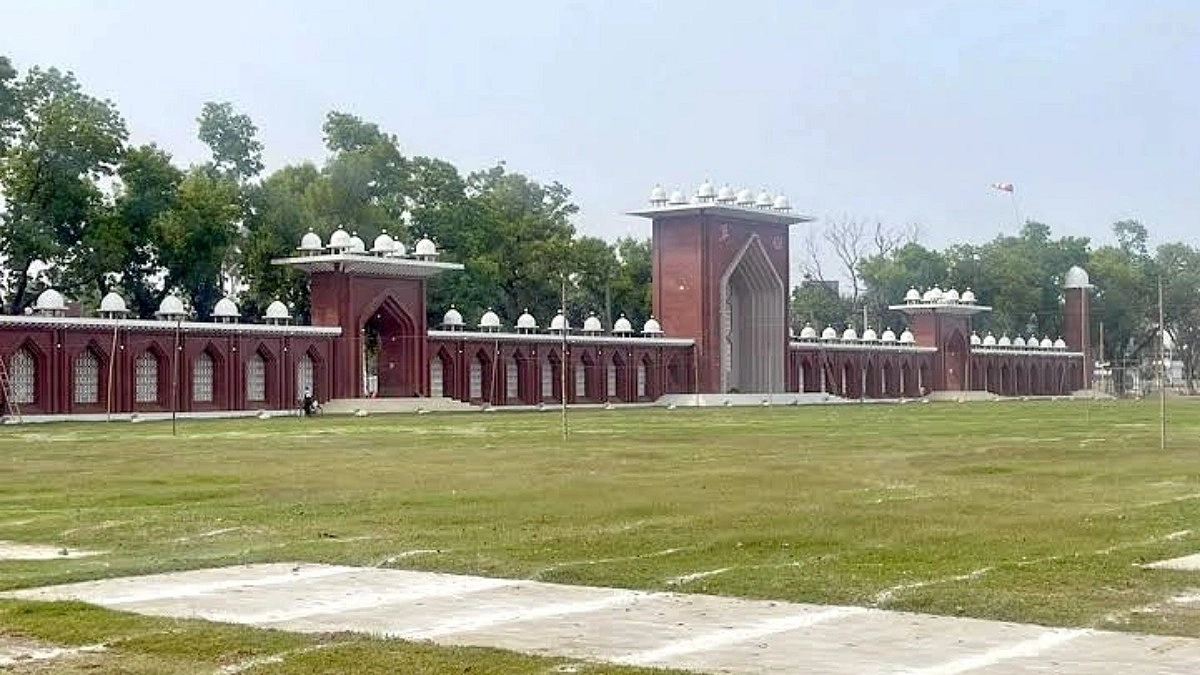 ঈদ জামাতের জন্য প্রস্তুত গোর-এ শহীদ ময়দান