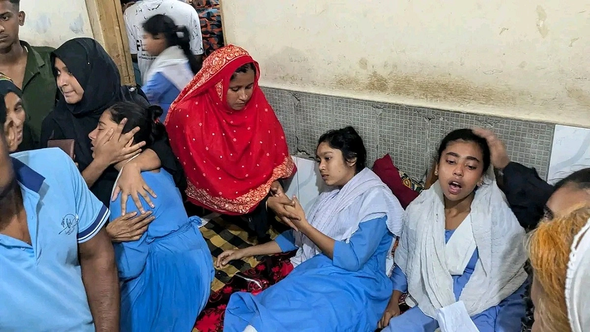 শ্রেণিকক্ষে বিষের শিশি ভেঙে বিষক্রিয়া, অসুস্থ অর্ধশতাধিক শিক্ষার্থী