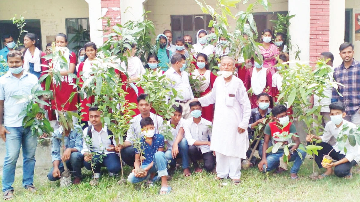 অরবিন্দর পেনশনের টাকায় হাজারো বাড়িতে গাছ