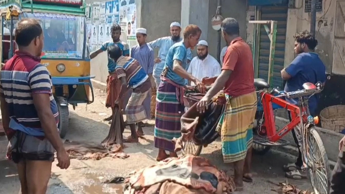 গরুর চামড়া ৪০০, ছাগলেরটা ফ্রি!