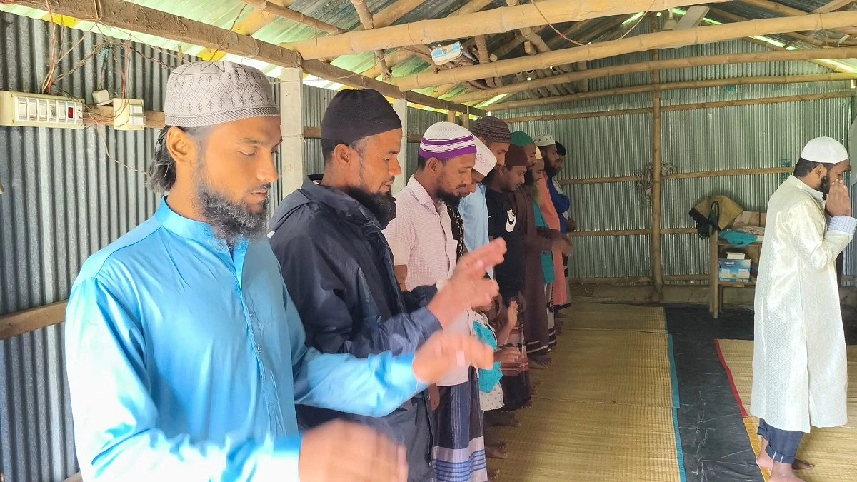 ঝিনাইদহের হরিণাকুন্ডুতে ঈদুল আজহার নামাজ আদায়