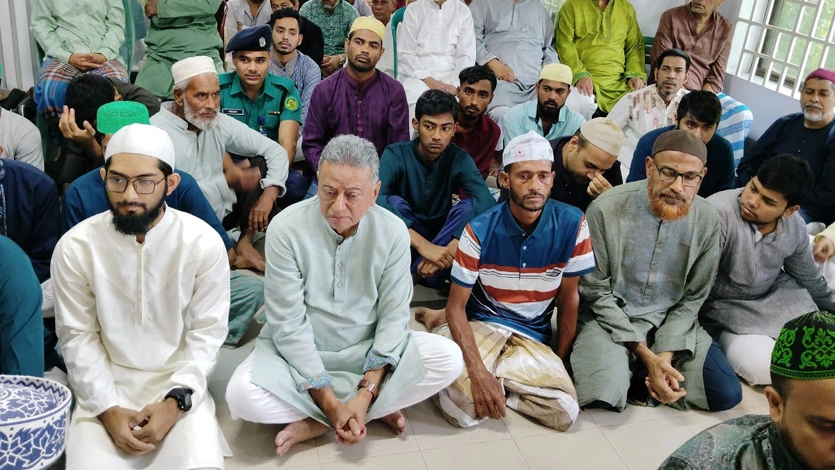 পারিবারিক মসজিদ ছাড়া কোথাও ঈদের নামাজ পড়েন না আমির খসরু