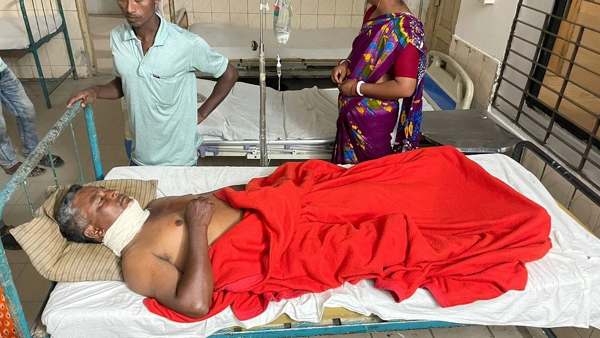যাত্রী বেশে উঠে চালকের গলা কাটল ছিনতাইকারী, ভ্যান নিয়ে চম্পট