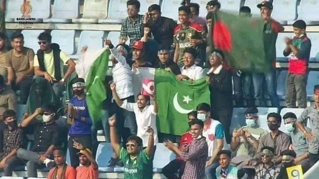 পাকিস্তান এলেই মিরপুরের মাঠে পাকিস্তানি সমর্থক দেখা গেছে।
