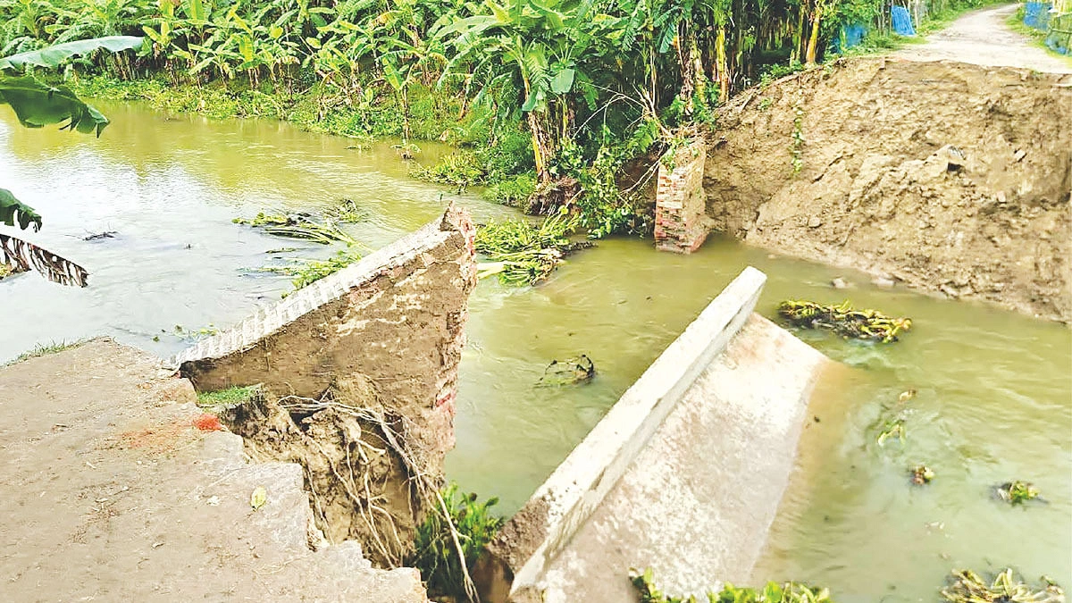 ৩৫ গ্রামের চার সেতুর ট্র্যাজেডি