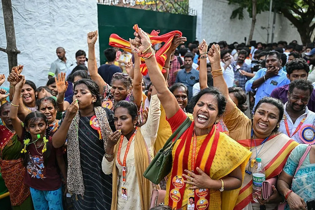বিজয়ের এর সাম্প্রতিক নির্বাচনী জয়ে সমর্থকদের উচ্ছ্বাস।