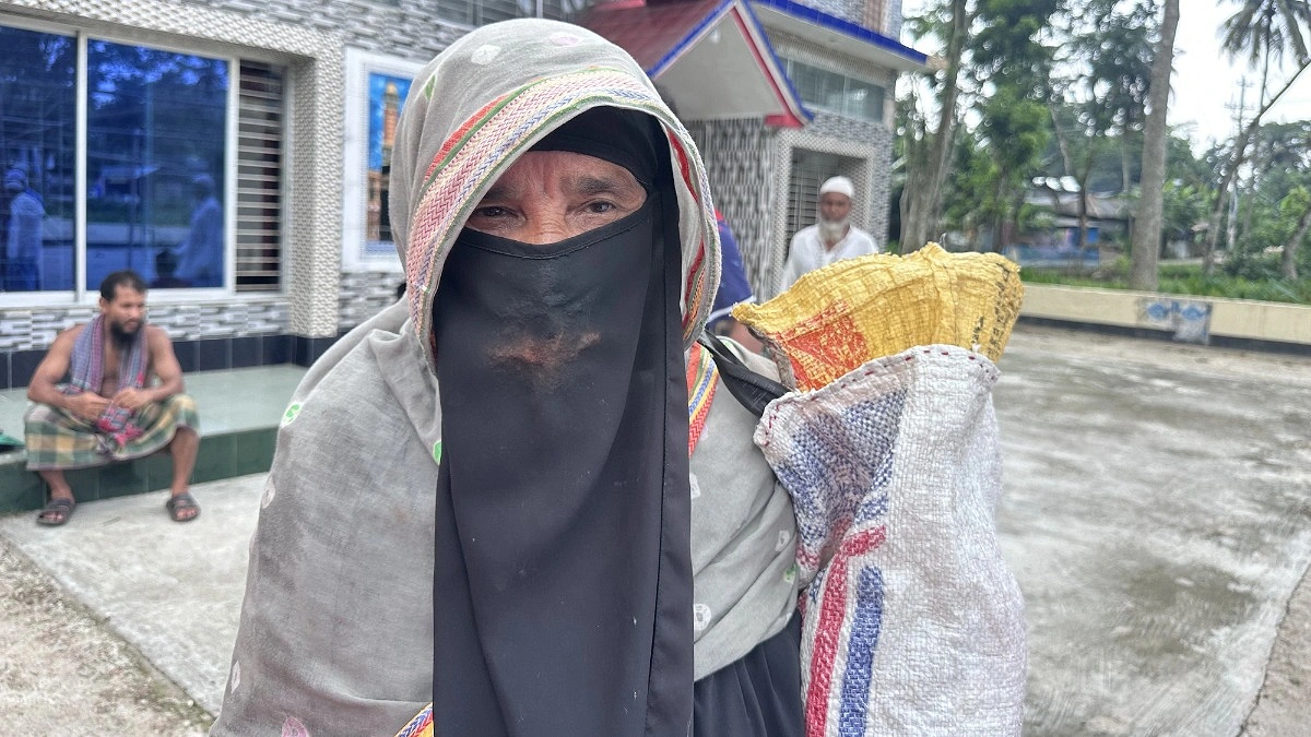 ‘স্বামী-পোলা মইরা গেছে, গোস্ত খাওয়াইবে কেডা’