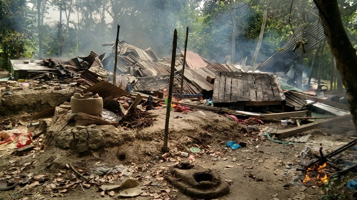 ইজিবাইকচালক হত্যা মামলার আসামির বাড়িতে আগুন