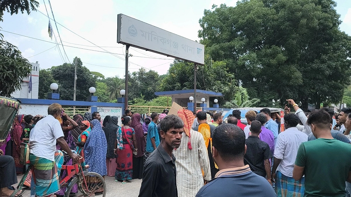 হত্যা মামলায় আটক সাবেক মেম্বার, মুক্তির দাবিতে থানা ঘেরাও