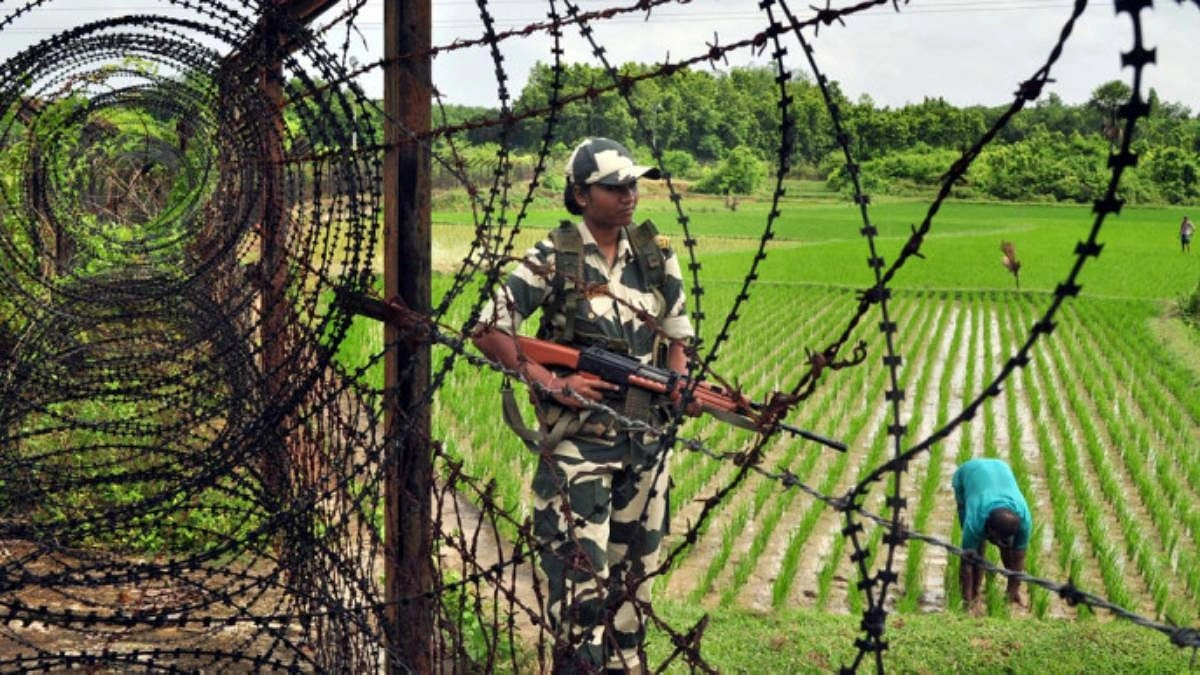 ট্রাকে করে বাংলাদেশি সীমান্তে আনা হয় মানুষ