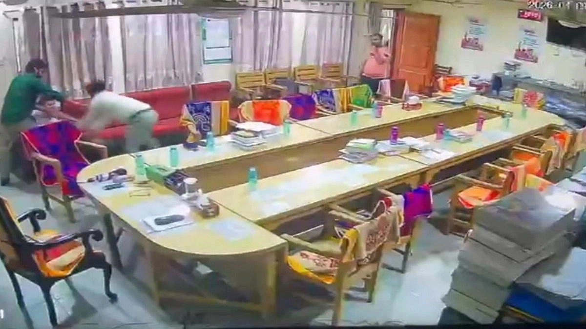 শিক্ষক মিলনায়তনে অধ্যক্ষ-সহকারী অধ্যাপকের মারামারি, ভিডিও ভাইরাল