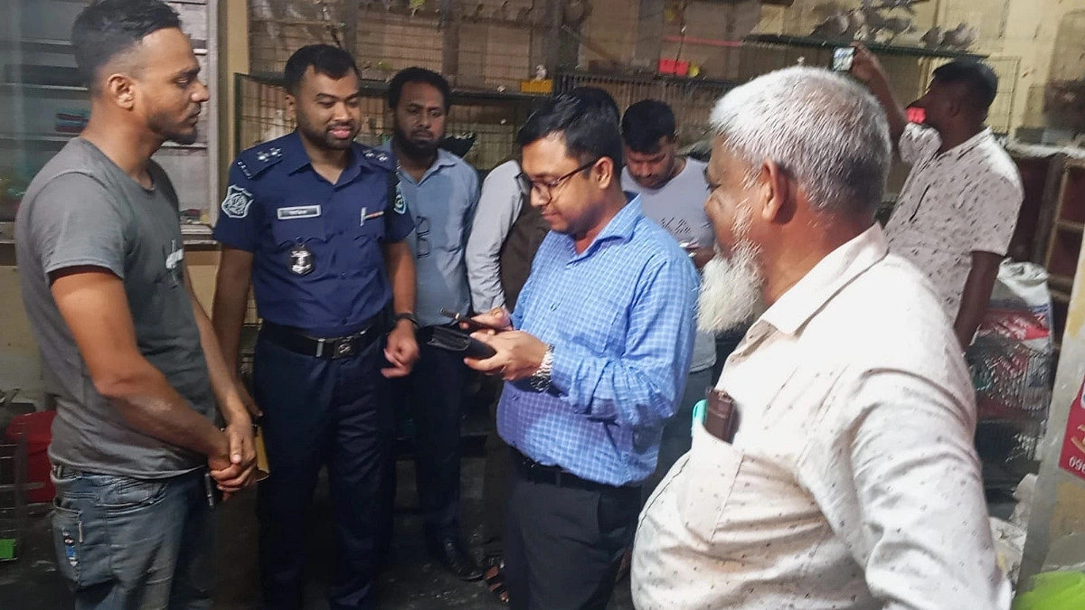 পাখি বিক্রির দায়ে ব্যবসায়ীর জরিমানা