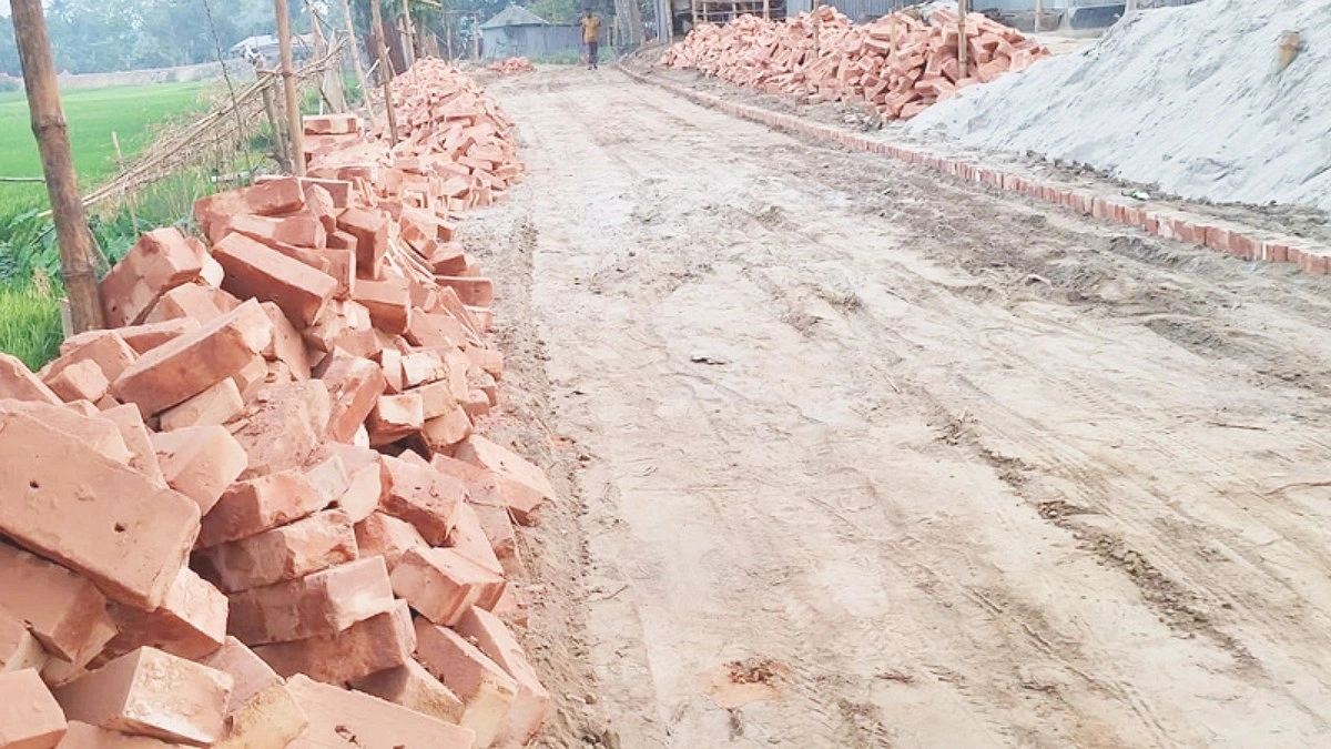 প্রধানমন্ত্রীর বাড়ির সামনে রাস্তা বানাতে ইট ‘ভাড়া’ নিয়েছিল এলজিইডি