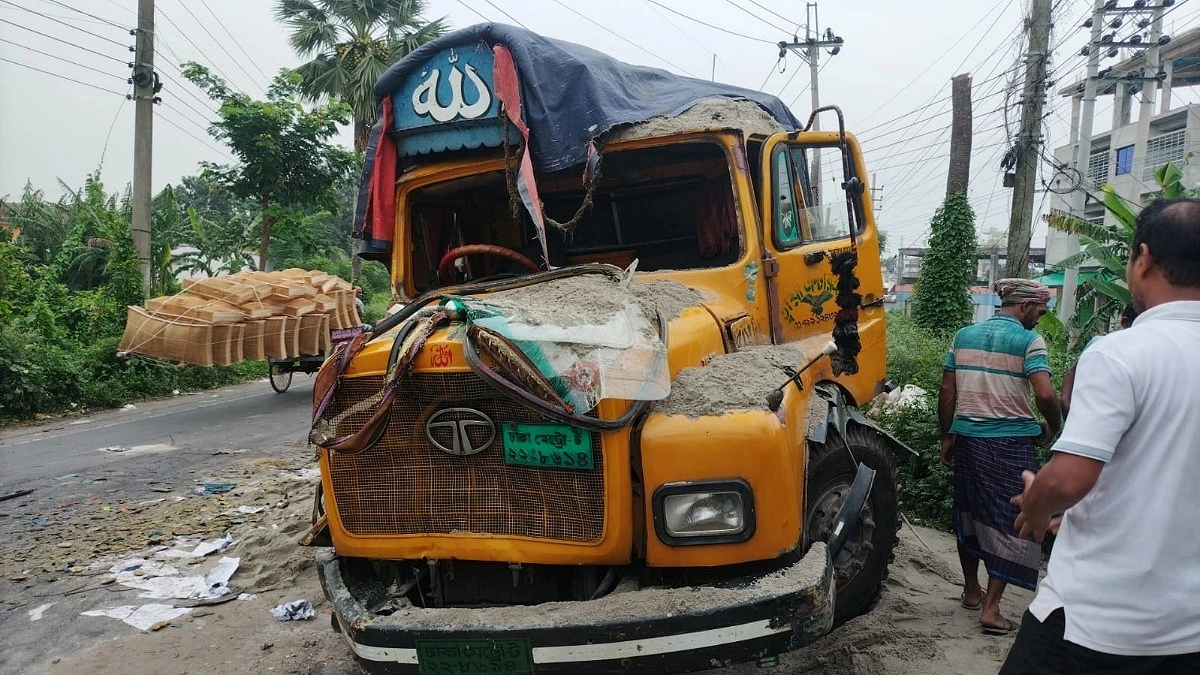 বগুড়ায় দুই ট্রাকের সংঘর্ষে চালক নিহত