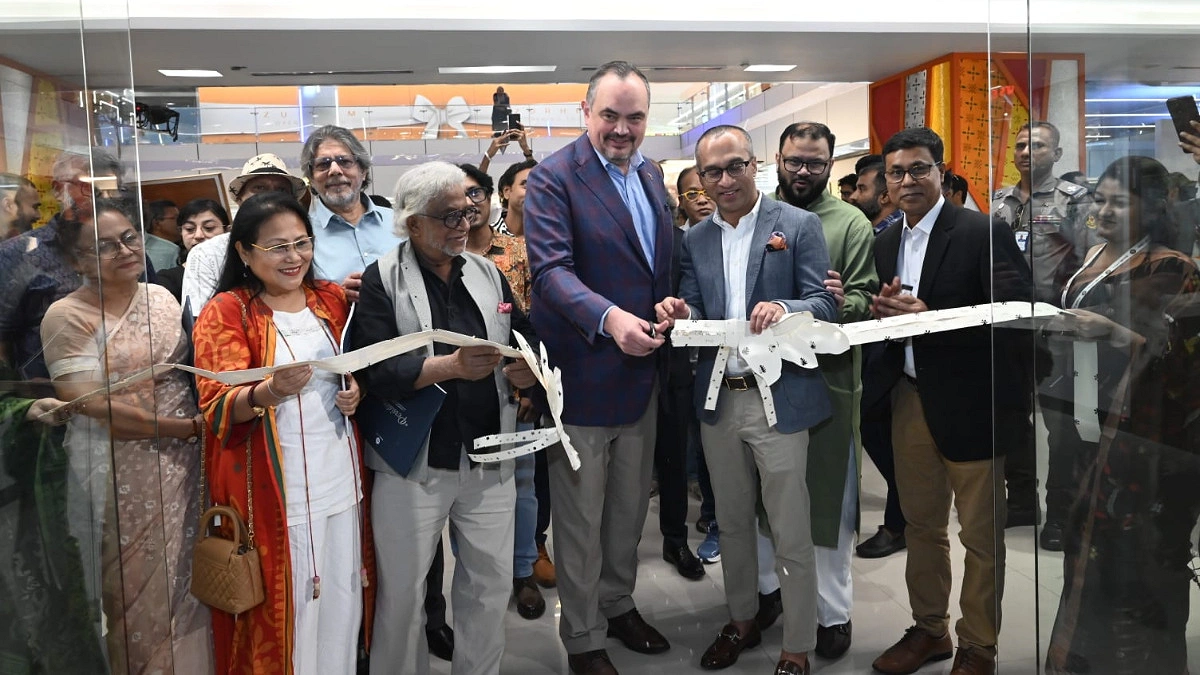 পারসিস্টেন্স শিরোনামের প্রদর্শনী শুরু ভূমি গ্যালারিতে