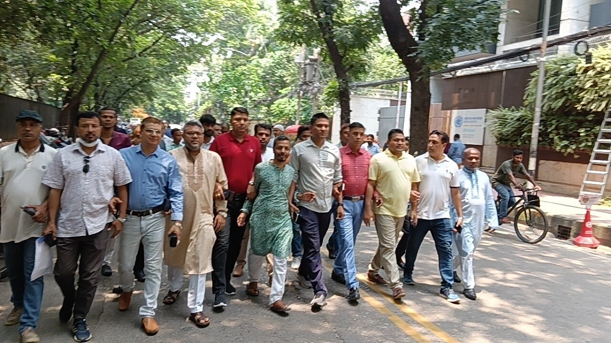 বিএনপি চেয়ারম্যানের কার্যালয়ের সামনে যুবদলের পদবঞ্চিত নেতাদের অবস্থান