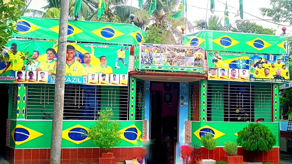 প্রিয় দল ব্রাজিলের জন্য শিক্ষক শিমুলের ভালোবাসা