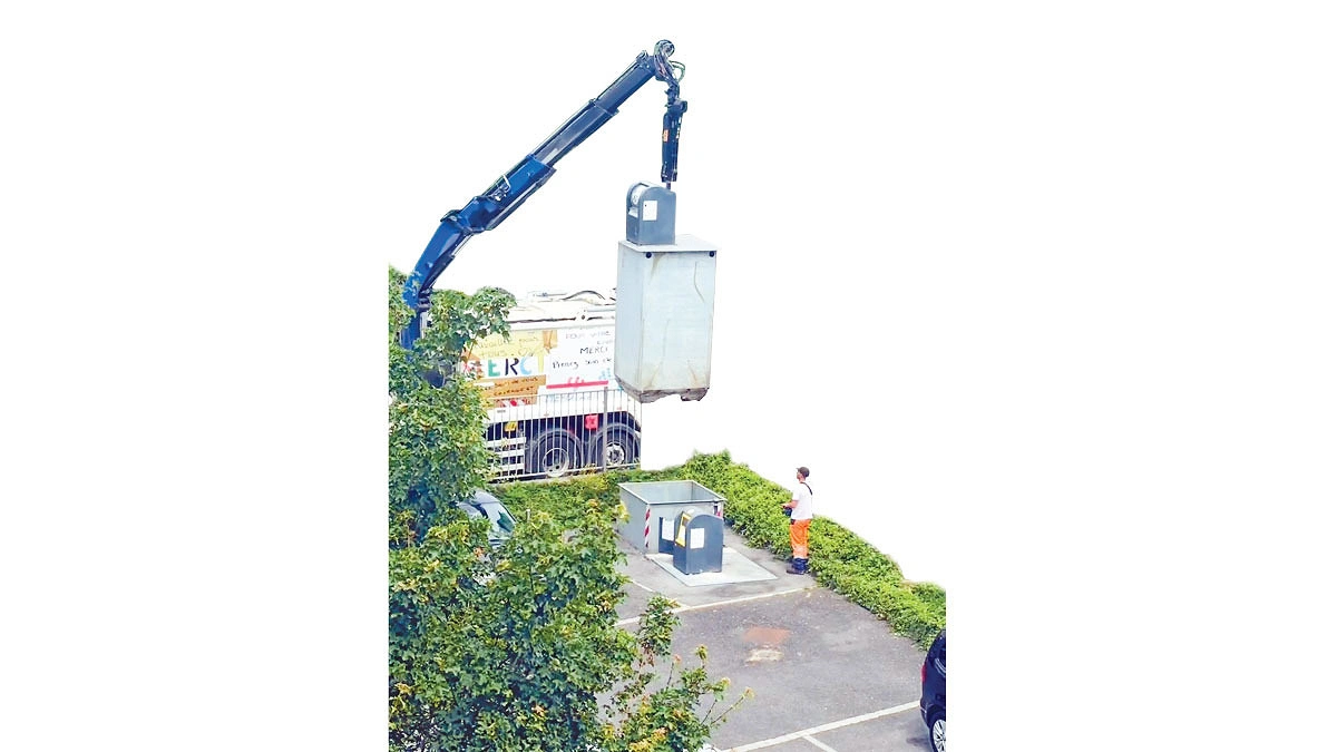 প্যারিসের ডাস্টবিন এবং ...