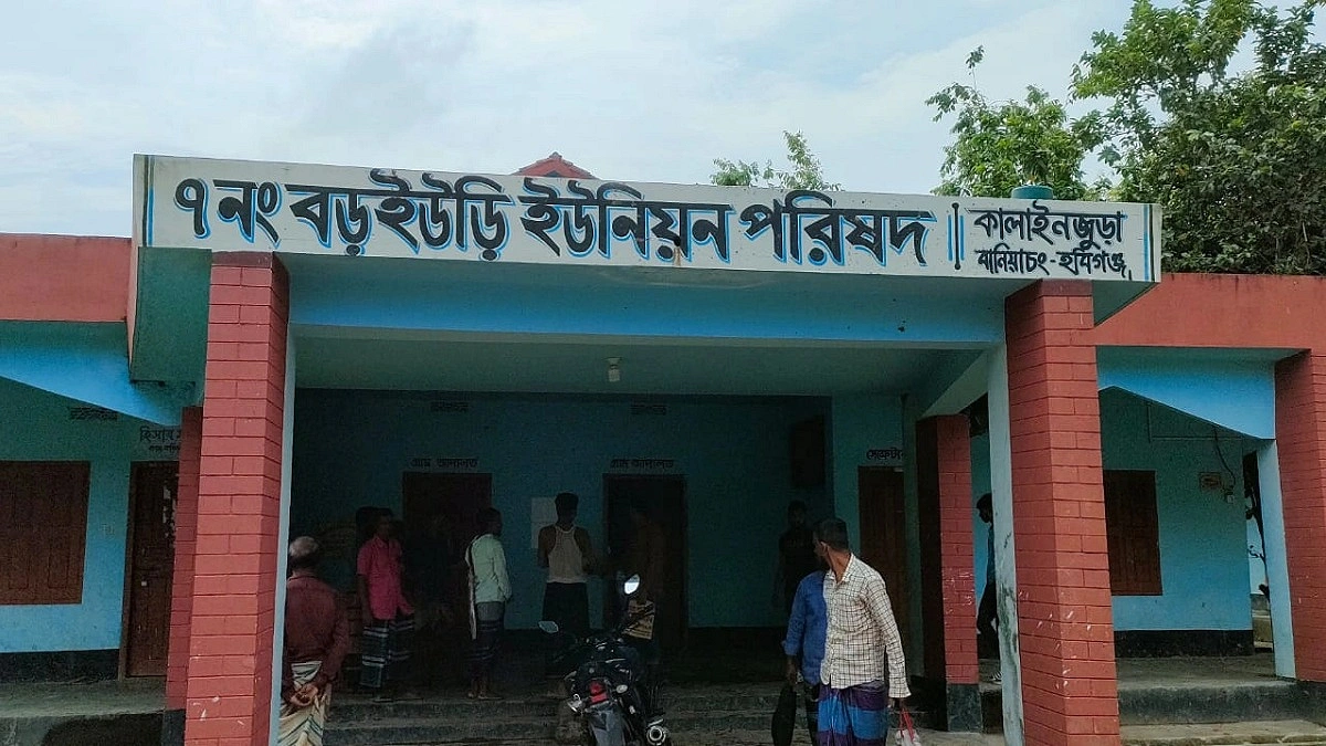 চেয়ার দখল নিয়ে দুই গ্রুপের সংঘর্ষ, ওসিসহ আহত শতাধিক