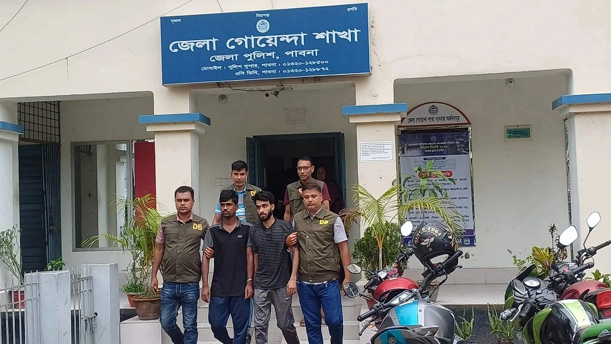 পাবনায় ছেলের সামনে বাবাকে গুলি করে হত্যা, গ্রেপ্তার ৩
