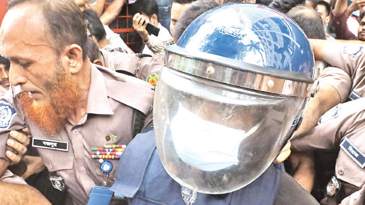 মামলার প্রতিটি পৃষ্ঠায় বেদনা আর ক্ষোভ