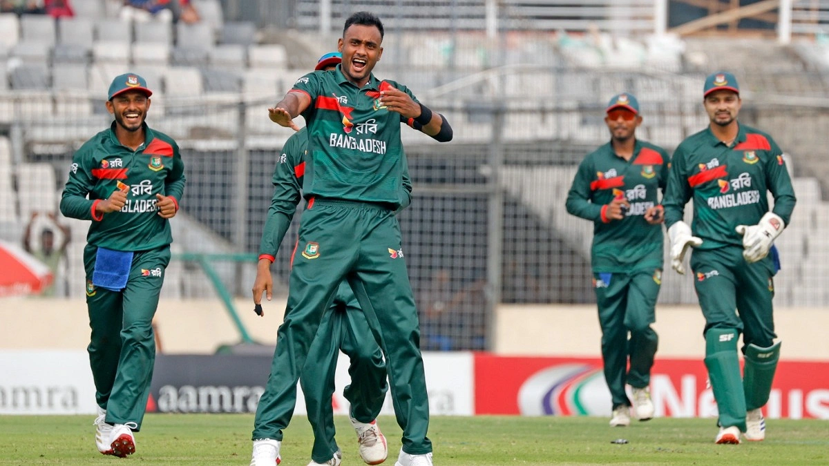 শরিফুলের জোড়া আঘাতের পর অস্ট্রেলিয়ার প্রতিরোধ
