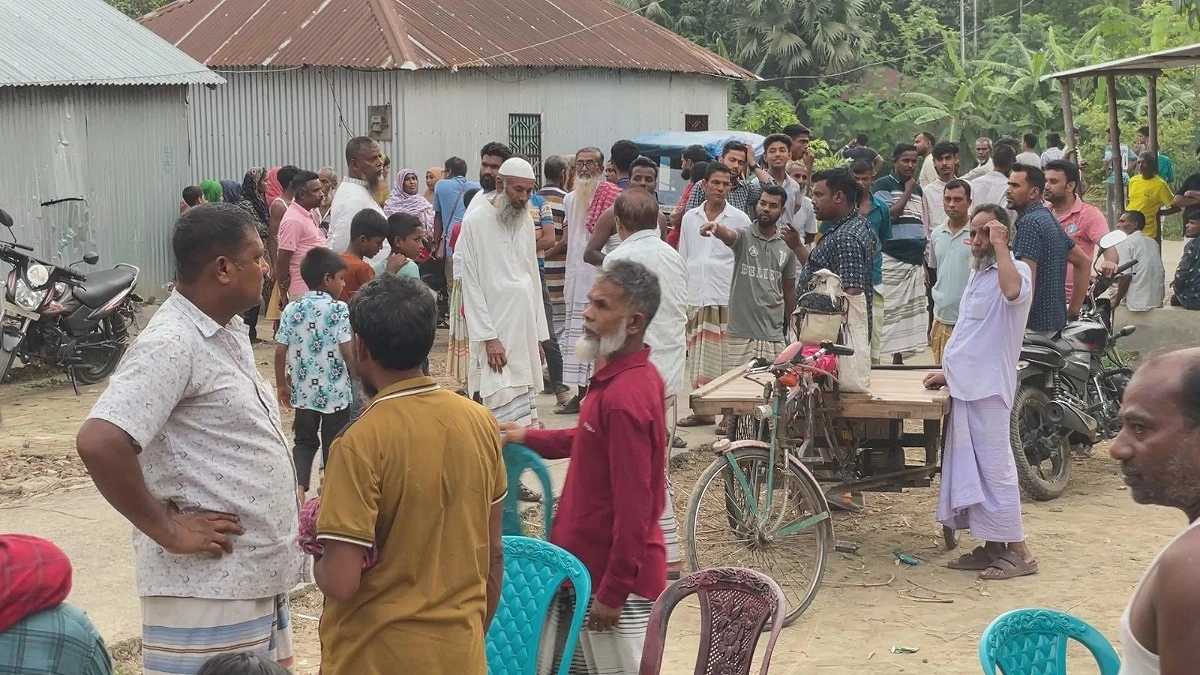 হত্যার বিচার ভিন্ন খাতে নিতেই অভিযুক্তের বাড়িতে অগ্নিকাণ্ড— সন্দেহ রিয়ার পরিবারের