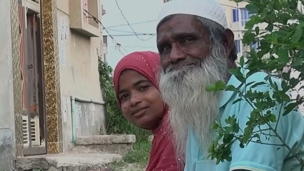 নেই প্রচার-স্বীকৃতি, তবুও লাশ কাঁধে ছুটে চলেন হাসেম মিয়া