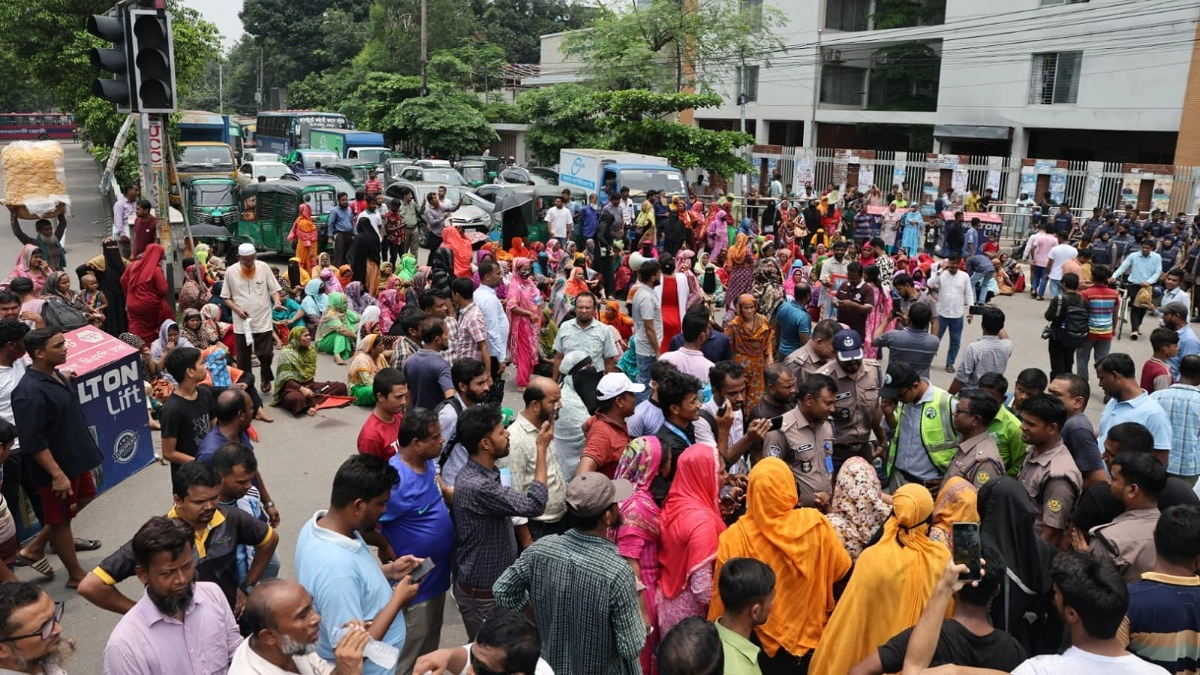 মহাখালী-তেজগাঁওয়ে সড়ক অবরোধ পোশাকশ্রমিকদের