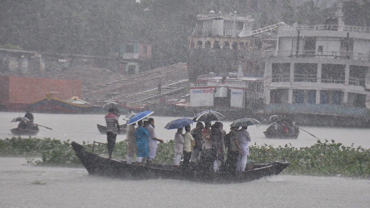 সক্রিয় মৌসুমি বায়ু, বৃষ্টির প্রবণতা বাড়তে পারে