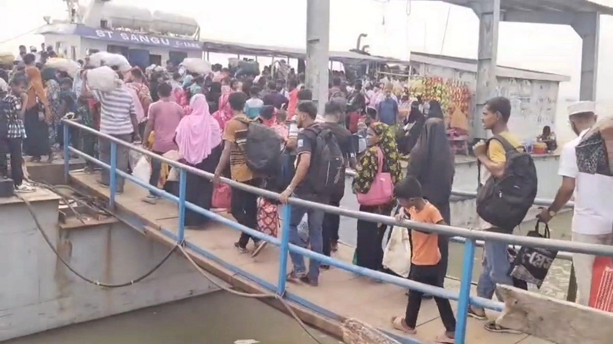 ছুটি শেষে কাজে ফিরছে ভোলার মানুষ, ইলিশা ঘাটে ভিড়