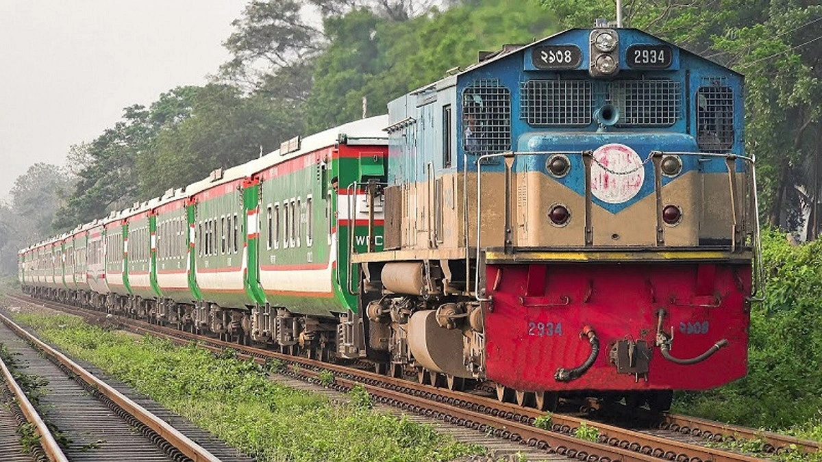 বগি লাইনচ্যুত, খুলনার সঙ্গে রাজশাহী ও ঢাকার রেল যোগাযোগ বন্ধ