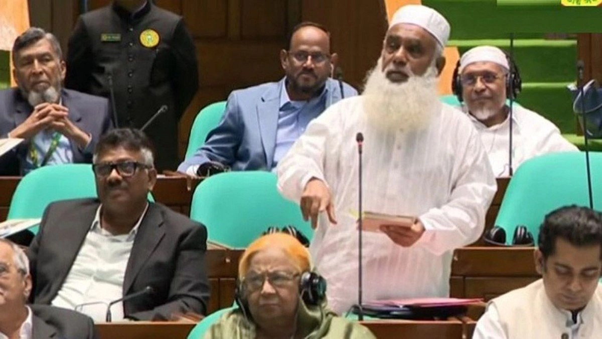 পোশাক নিয়ে মন্তব্যে উত্তপ্ত সংসদ, আপত্তির মুখে এক্সপাঞ্জ