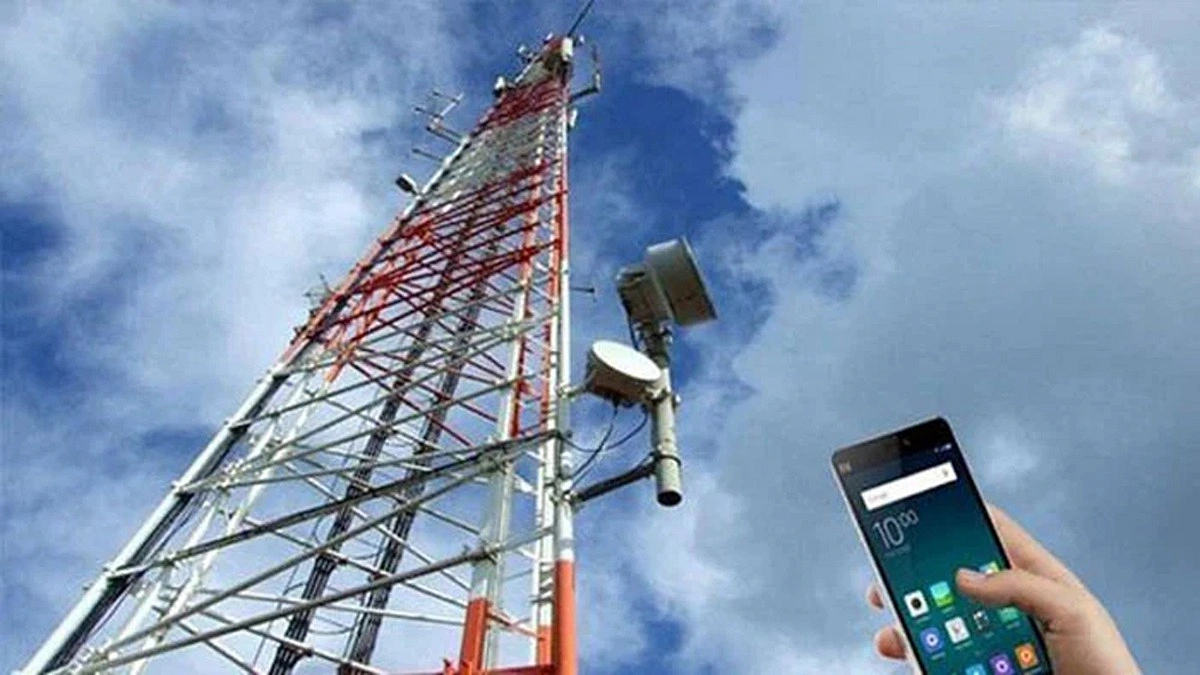 কমতে পারে দেশে তৈরি ফোনের দাম