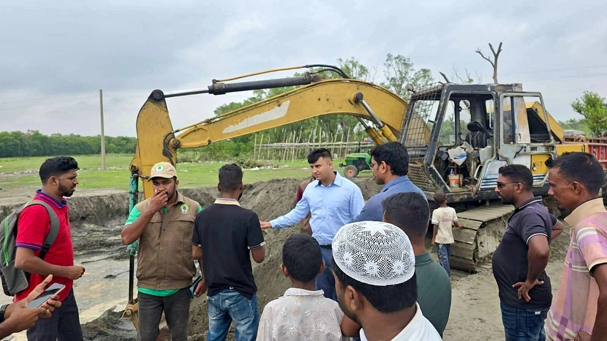 কুয়াকাটায় অবৈধ বালু উত্তোলন, ব্যবসায়ীর এক মাসের সাজা
