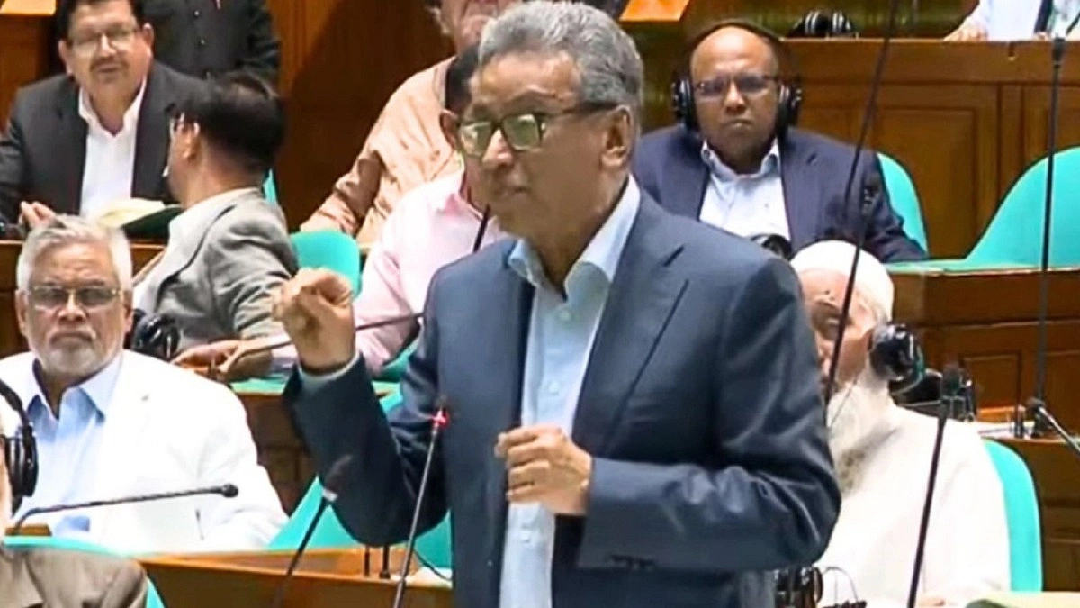 সংসদে বাজেট উপস্থাপন করছেন অর্থমন্ত্রী