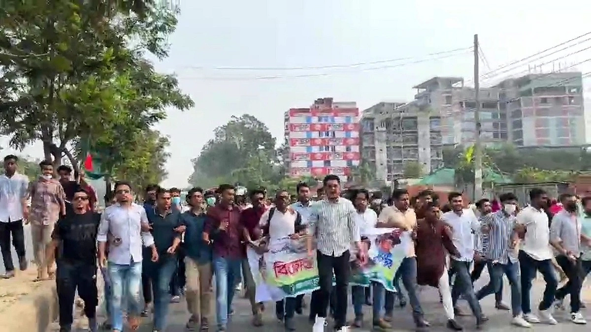 ভালুকায় নিষিদ্ধ ছাত্রলীগের বিক্ষোভ মিছিল