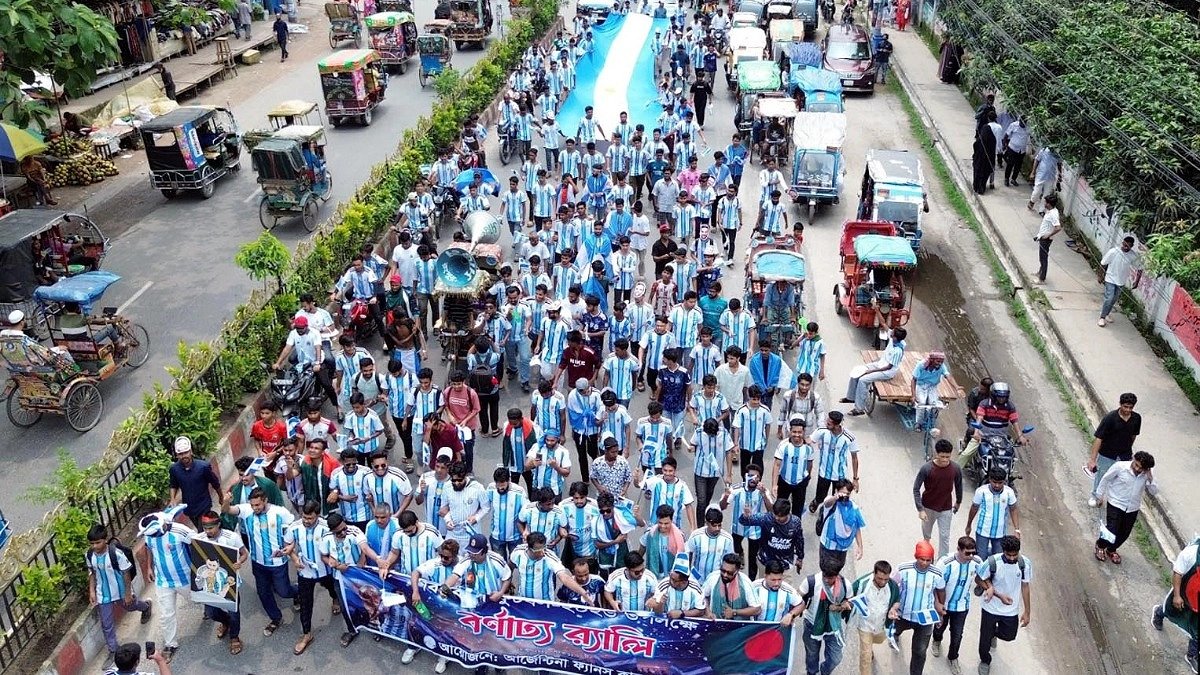 সাদা-আকাশি রঙে রঙিন রংপুর
