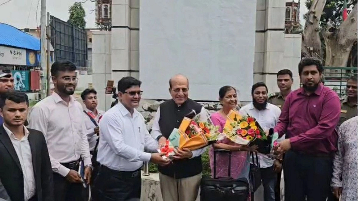 ভালোবাসা ও আন্তরিকতায় সব সমস্যার সমাধান সম্ভব: বেনাপোলে দীনেশ ত্রিবেদী