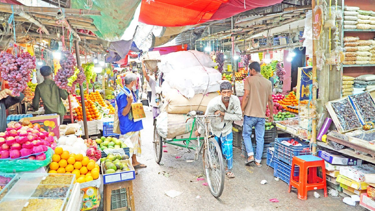গলির গোলকধাঁধা রেয়াজুদ্দিন বাজারে