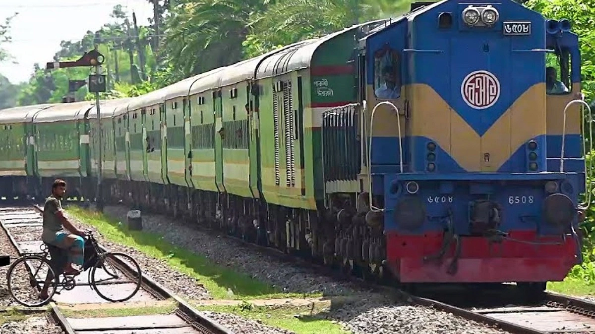 চিত্রা এক্সপ্রেস ট্রেনে নারী বহন করছিলেন মাদকযুক্ত সিরাপ