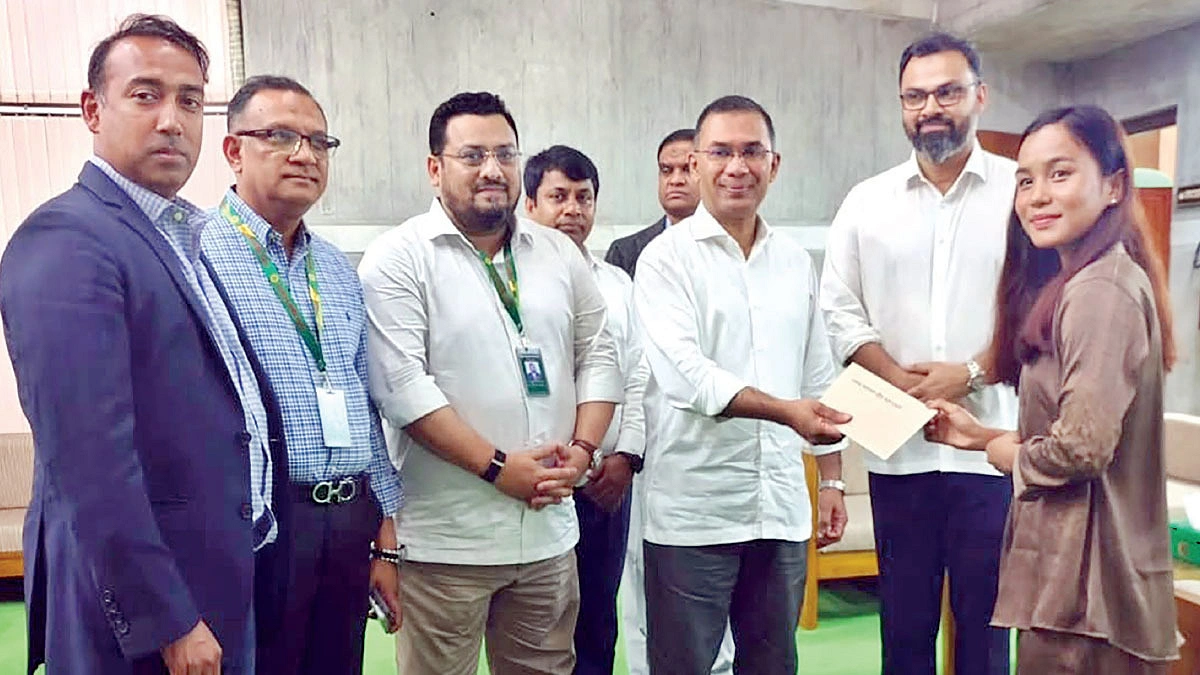 উপহার পেয়ে ঋতু যাচ্ছেন মিয়ানমারে