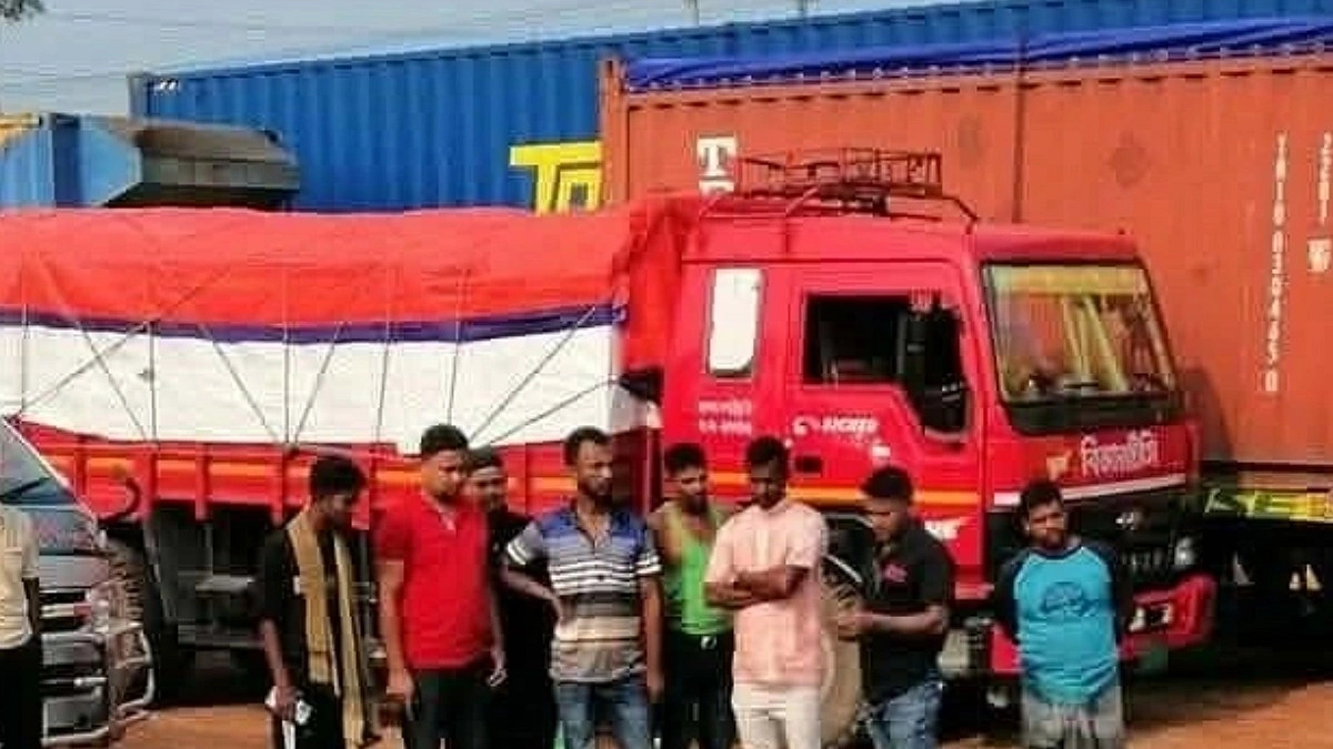 দাঁড়িয়ে থাকা বাসে ধাক্কা, দুই মোটরসাইকেল আরোহী নিহত