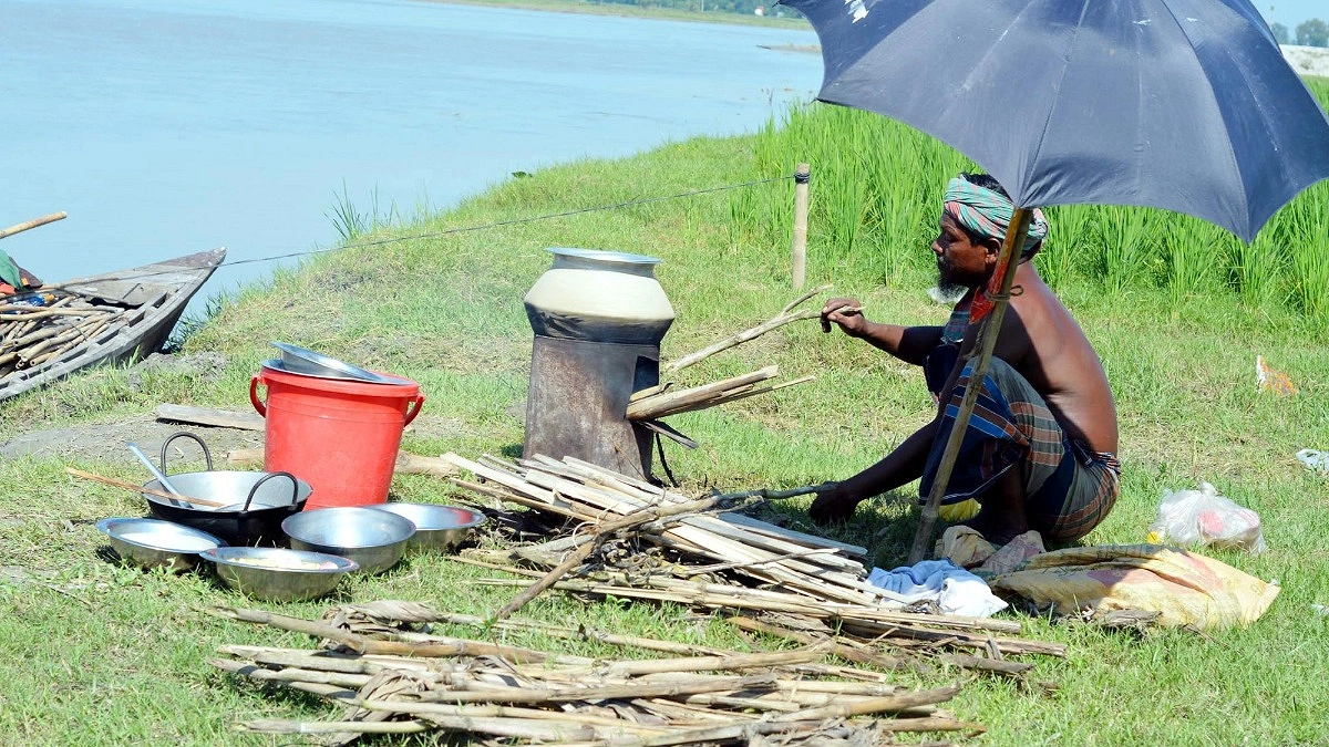 কাজ নেই, চরের মানুষের ঘরে হাহাকার