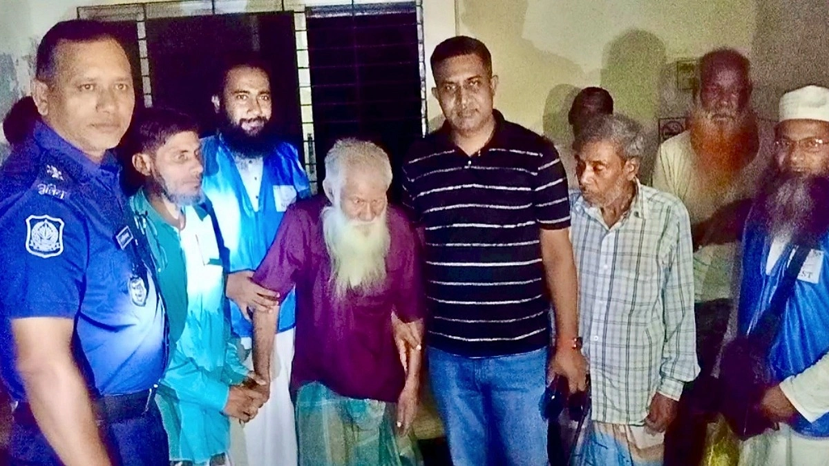 ৯০ বছরের বৃদ্ধ খুঁজে পেলেন হারিয়ে ফেলা পরিবার